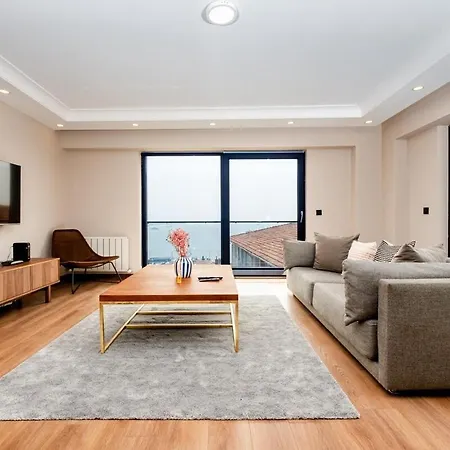 Bosphorus View With 2 Bedrooms Apartment *